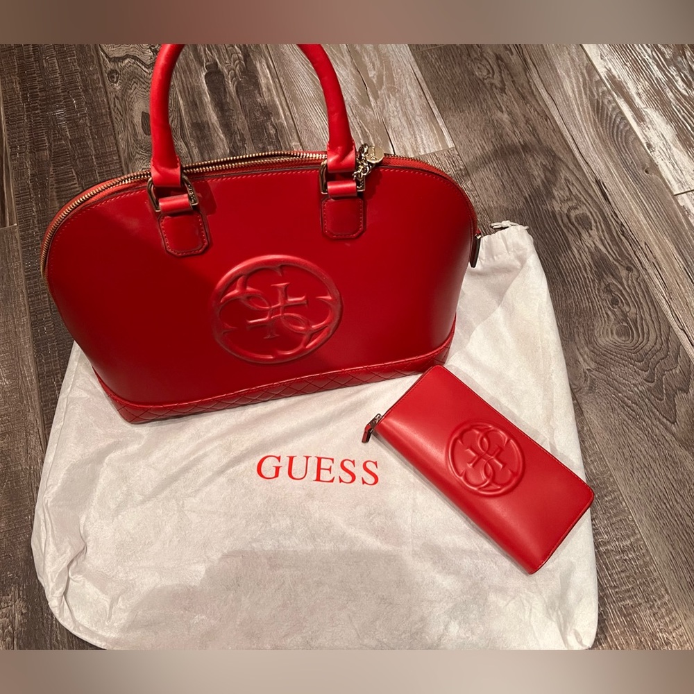 Guess bag with matching wallet